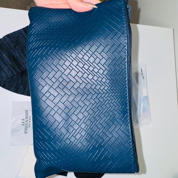 American Airlines Business Class Amenity Kit with Leather Zipper Pouch - Picture 4 of 6